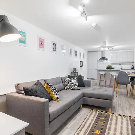 Charming Two Bed - Two Bath 아파트 리즈