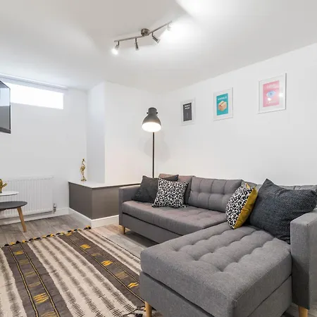 Charming Two Bed - Two Bath * Λιντς