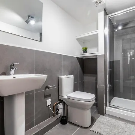 Charming Two Bed - Two Bath Apartmán