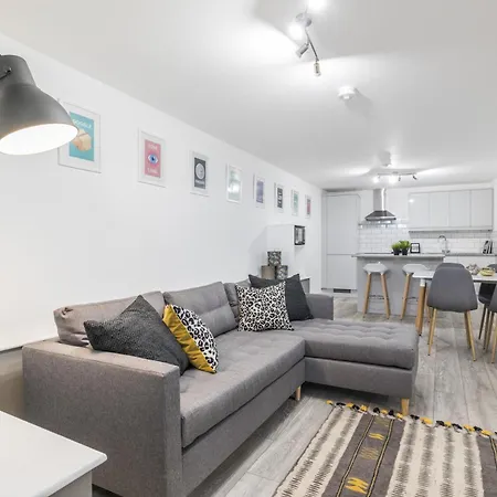 Charming Two Bed - Two Bath Leeds (West Yorkshire)