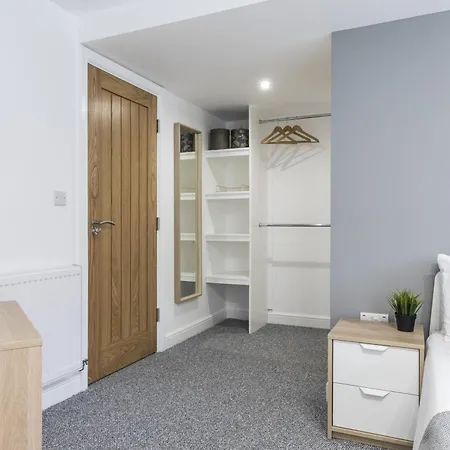 Charming Two Bed - Two Bath * Leeds (West Yorkshire)
