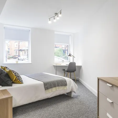 Charming Two Bed - Two Bath