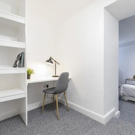 Charming Two Bed - Two Bath Apartmán