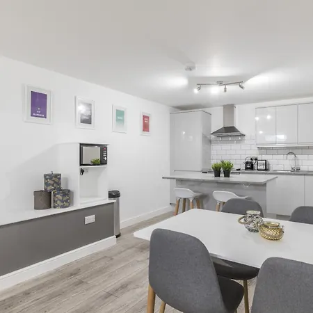 Charming Two Bed - Two Bath *