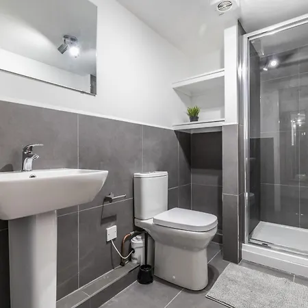 Charming Two Bed - Two Bath