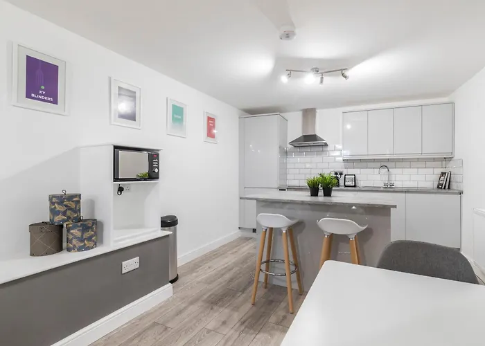 Charming Two Bed - Two Bath