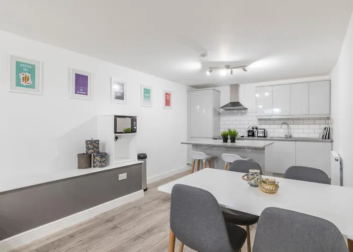 Charming Two Bed - Two Bath * Λιντς