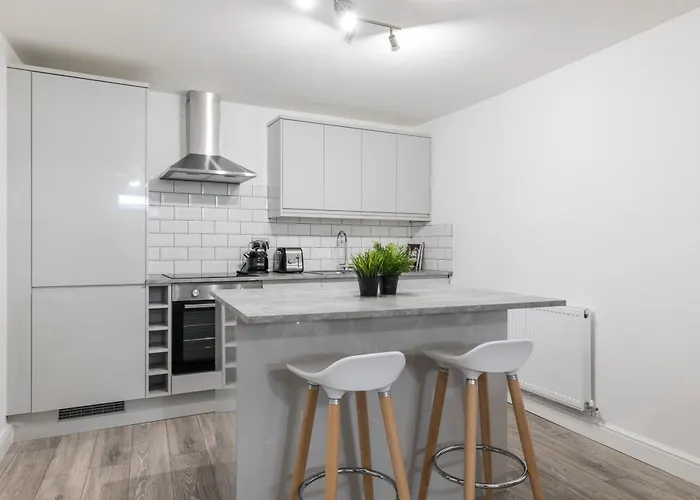 Charming Two Bed - Two Bath