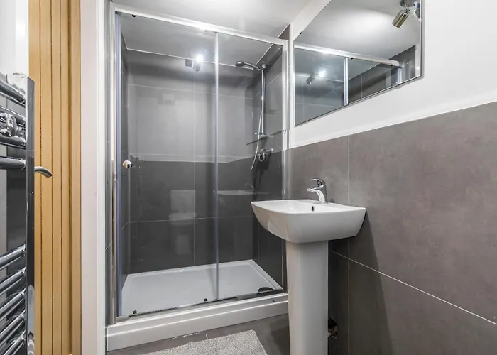 Charming Two Bed - Two Bath Διαμέρισμα *