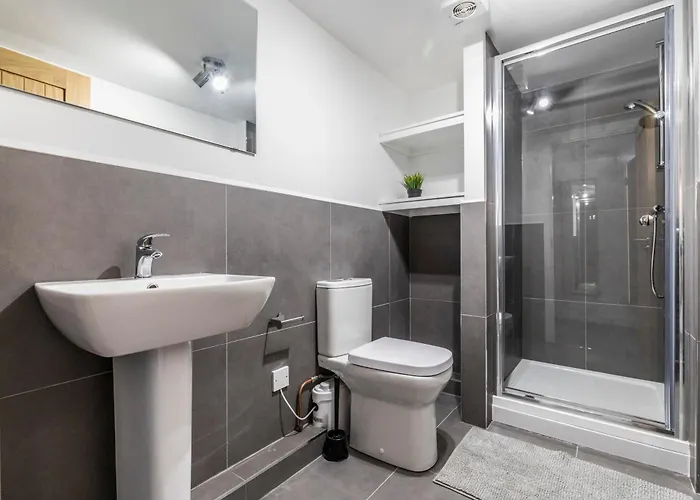 Charming Two Bed - Two Bath 公寓