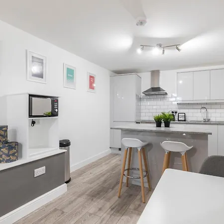 Charming Two Bed - Two Bath