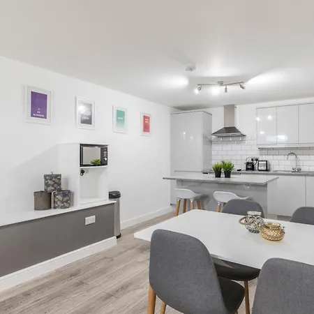 Charming Two Bed - Two Bath * リーズ